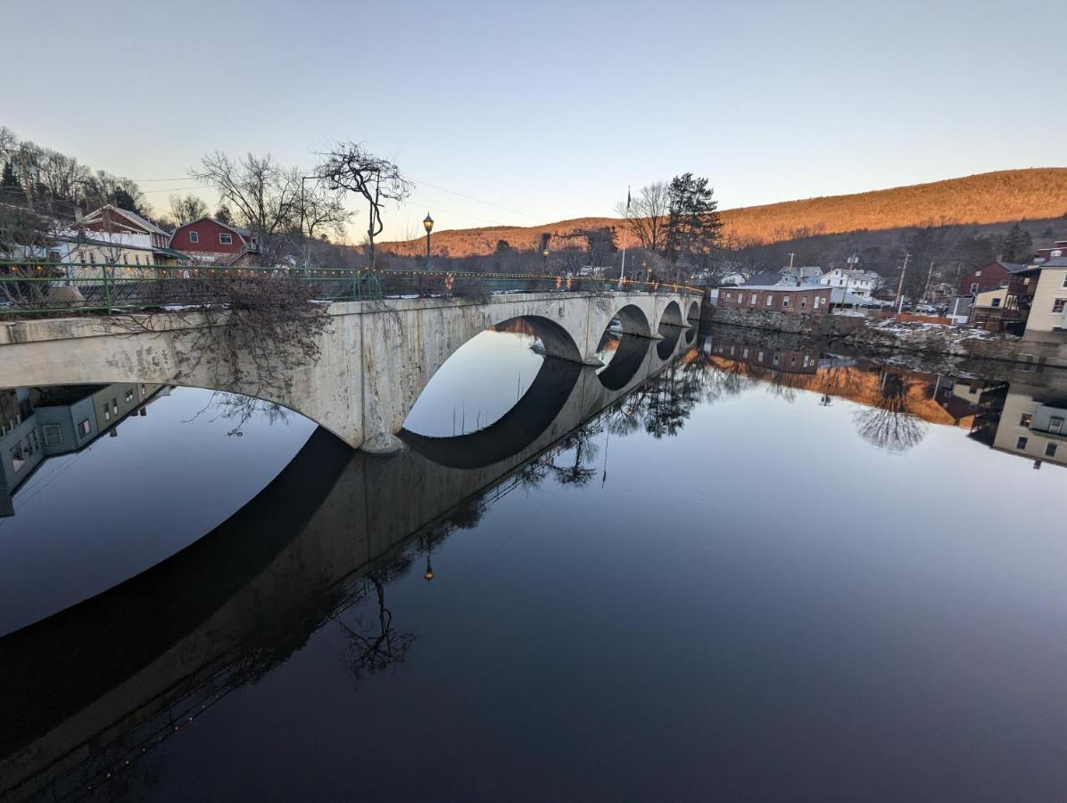 Blooming Inn Shelburne Falls Ngoại thất bức ảnh